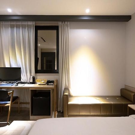 Hound Hotel Seomyeon-Beomcheon Busan Dış mekan fotoğraf