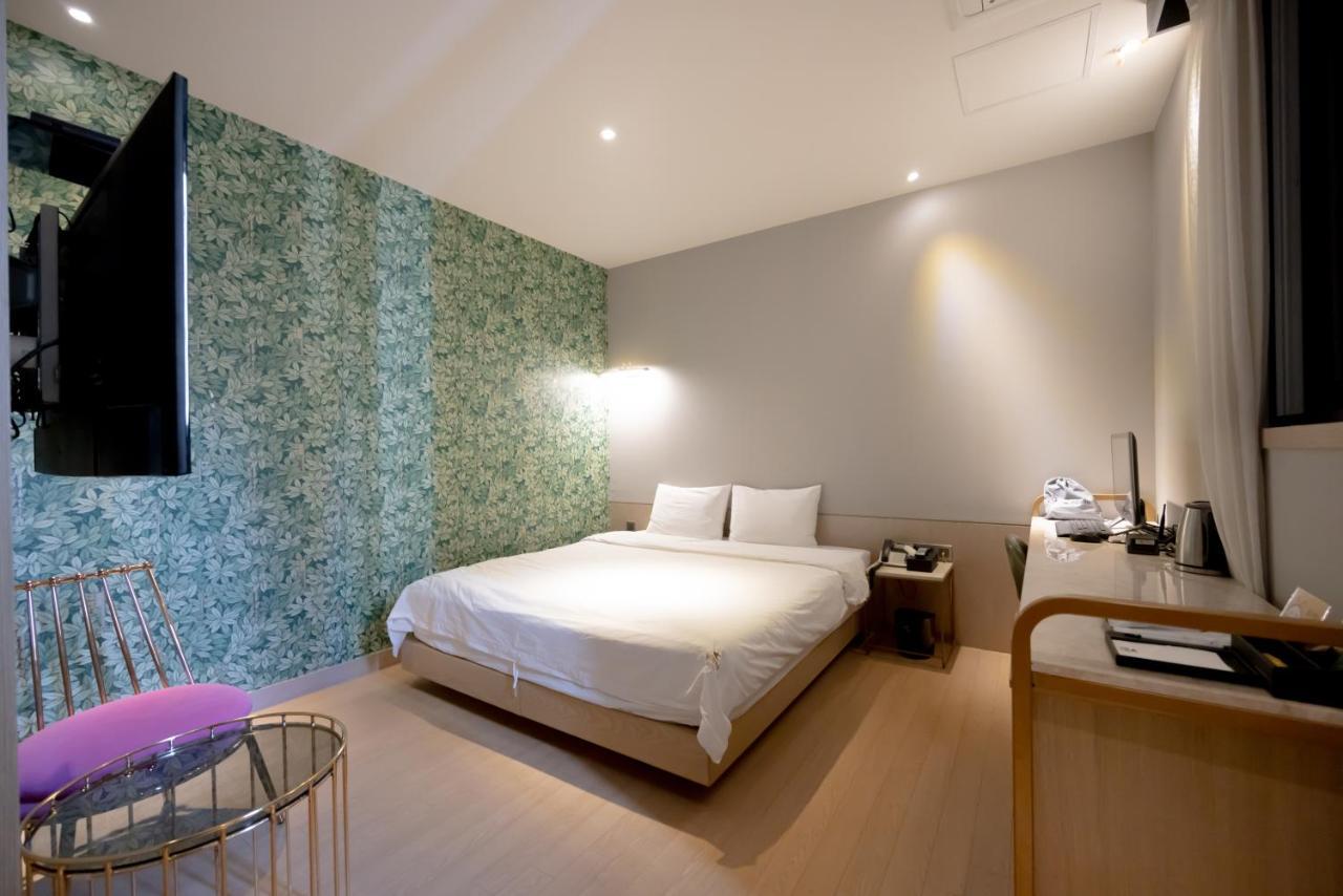 Hound Hotel Seomyeon-Beomcheon Busan Dış mekan fotoğraf