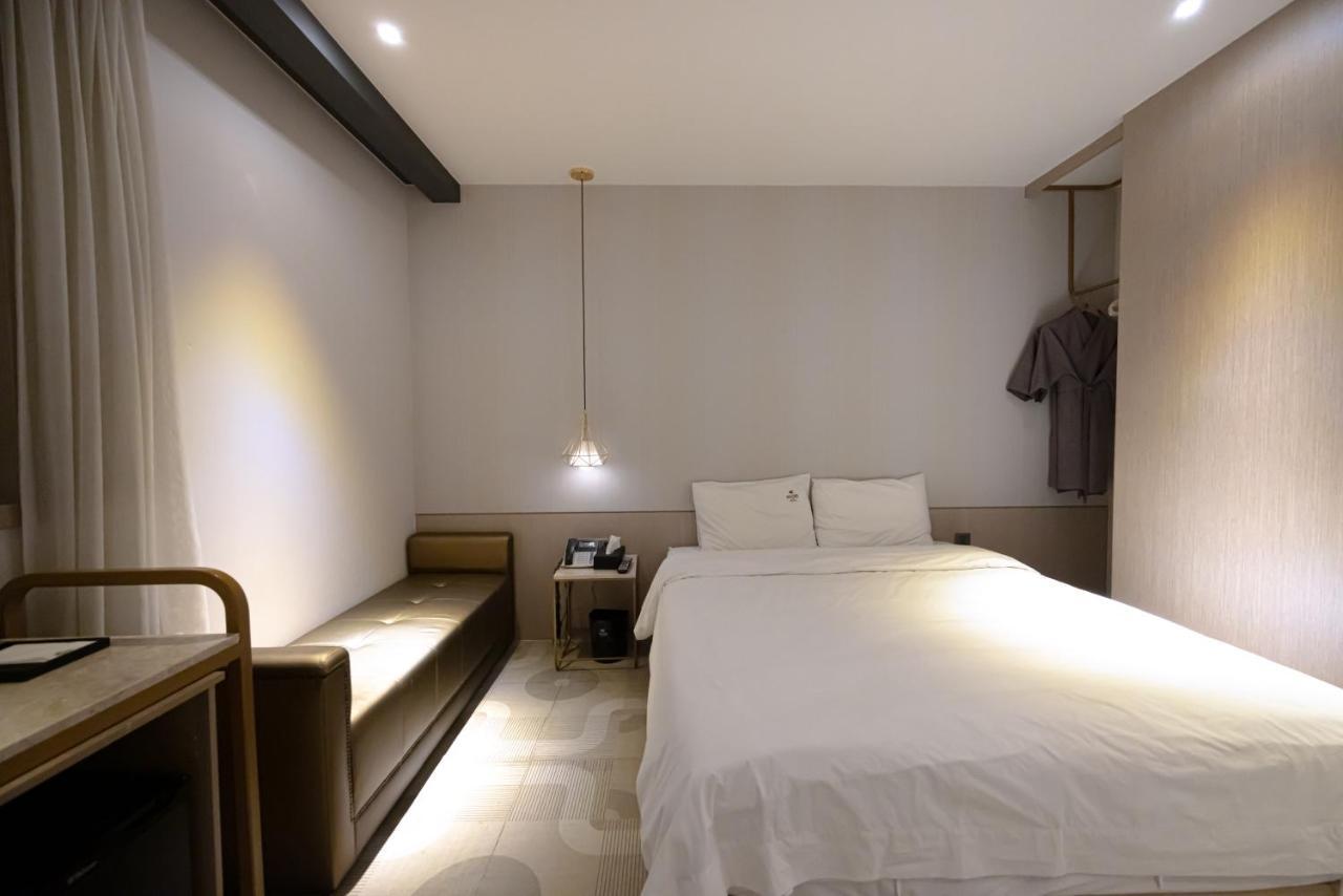 Hound Hotel Seomyeon-Beomcheon Busan Dış mekan fotoğraf