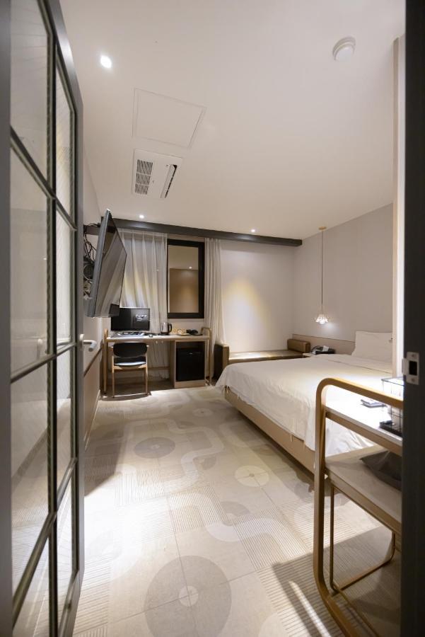 Hound Hotel Seomyeon-Beomcheon Busan Dış mekan fotoğraf