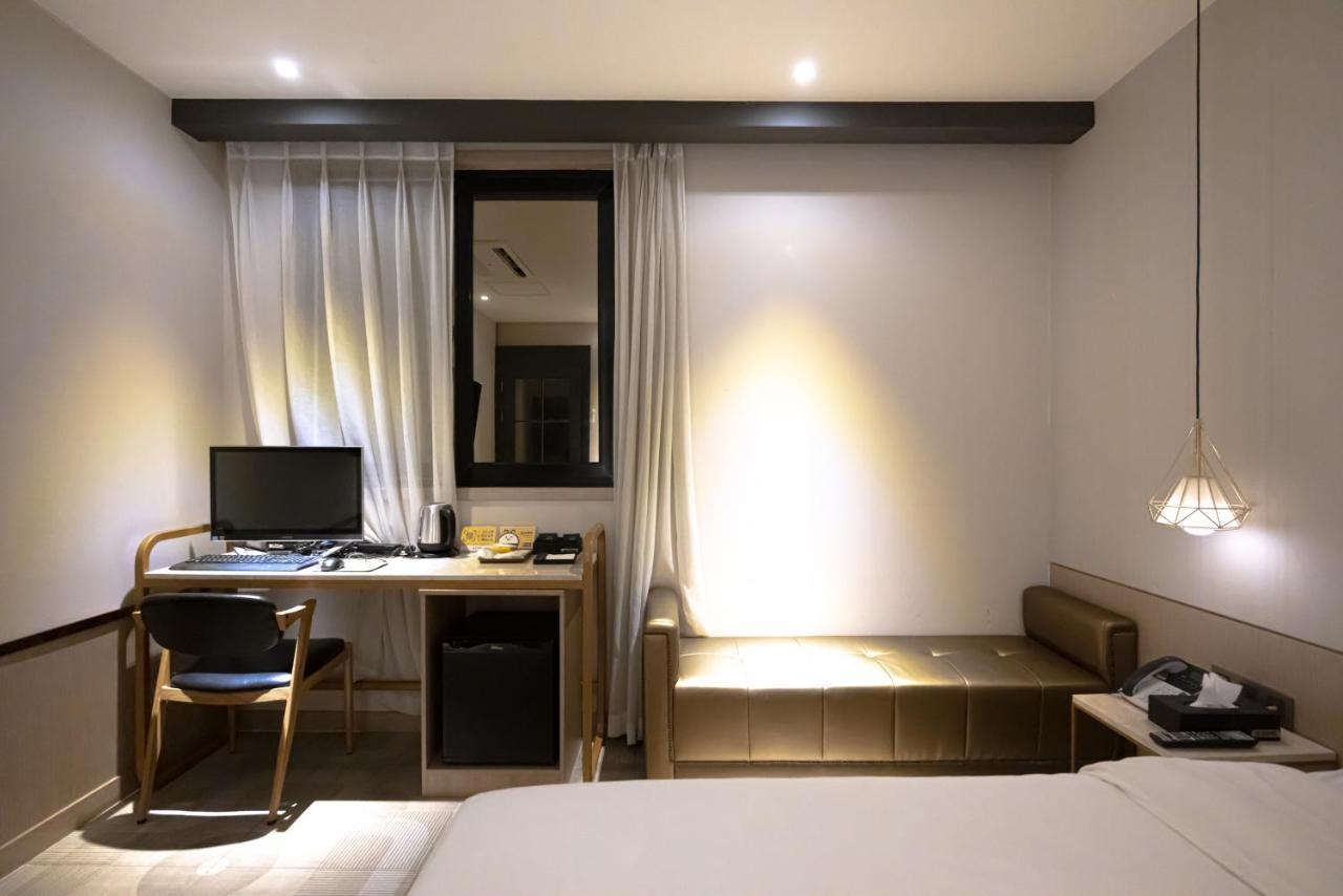 Hound Hotel Seomyeon-Beomcheon Busan Dış mekan fotoğraf